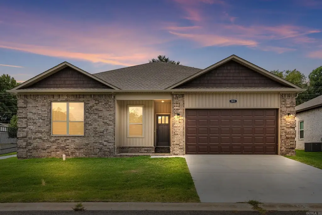 911 W Dell Vista Cove, Cabot