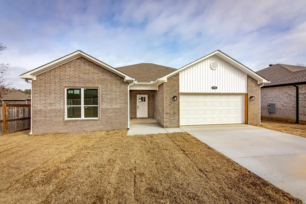 914 W Dell Vista Cove, Cabot