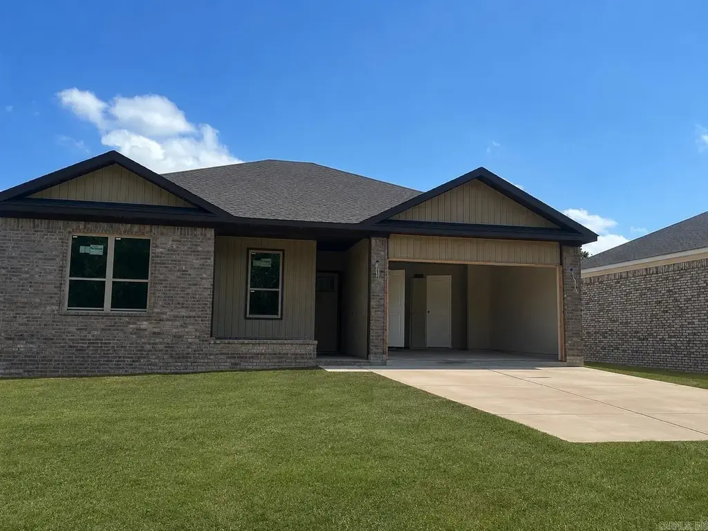 944 Villa Vista Circle, Cabot