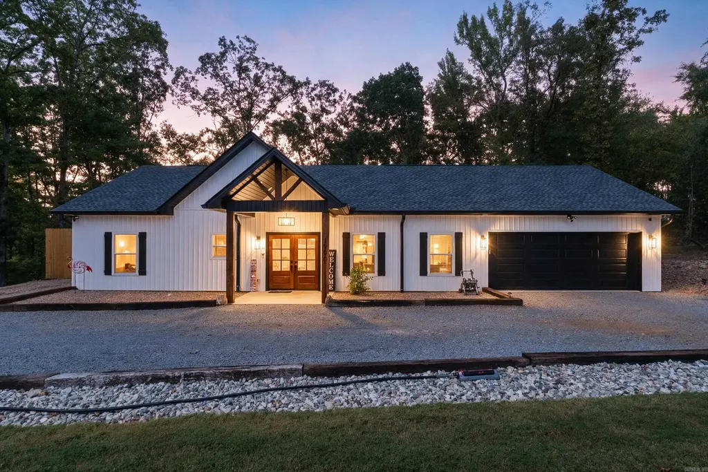 1900 Fox Run, Malvern