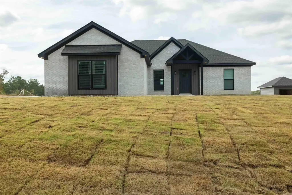 10723 W Miller Sardis Road, Bauxite