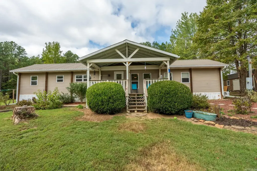 2630 Red River Road, Fox