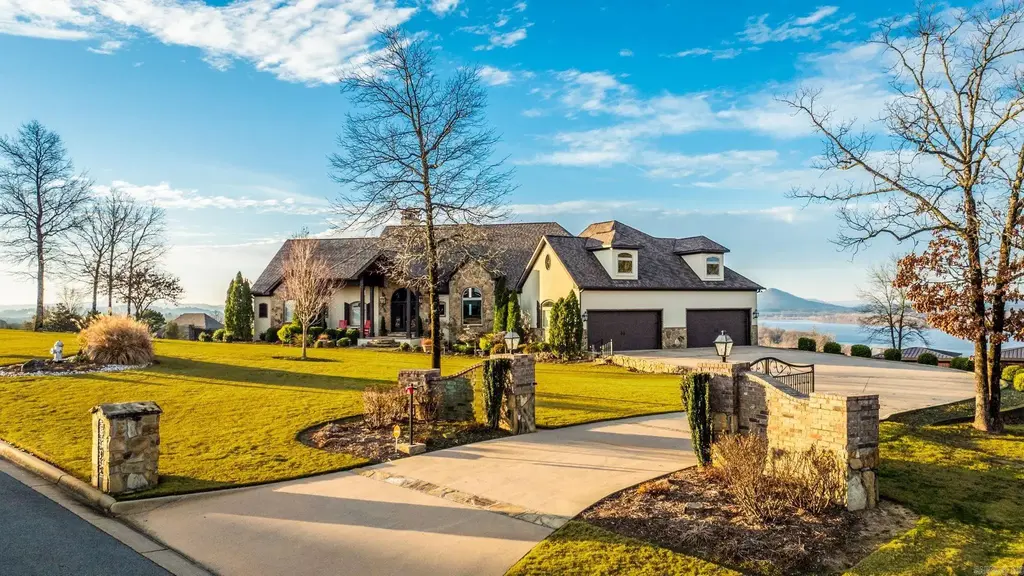 15716 Summit View Lane, North Little Rock