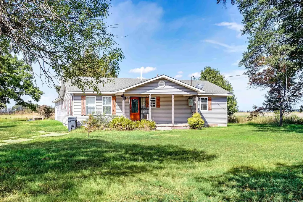 7410 Stanley Road, Bay