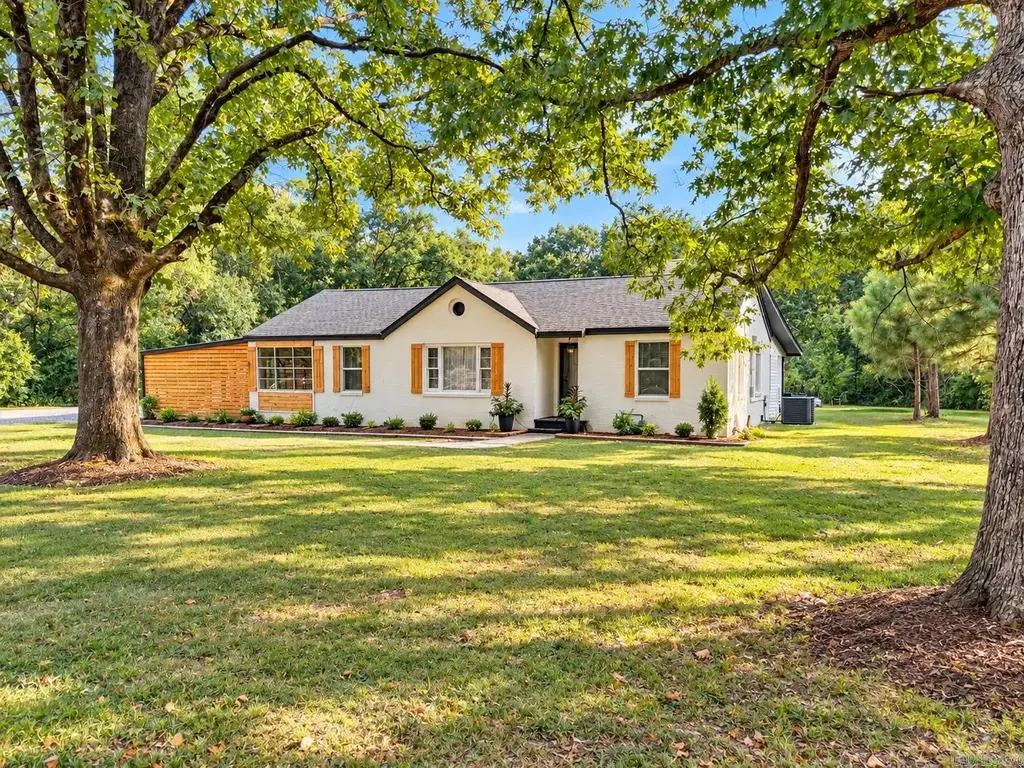 9520 270 Highway, White Hall