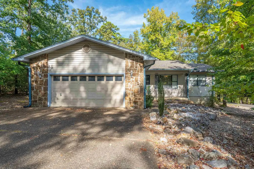 2 Sentido Lane, Hot Springs Village