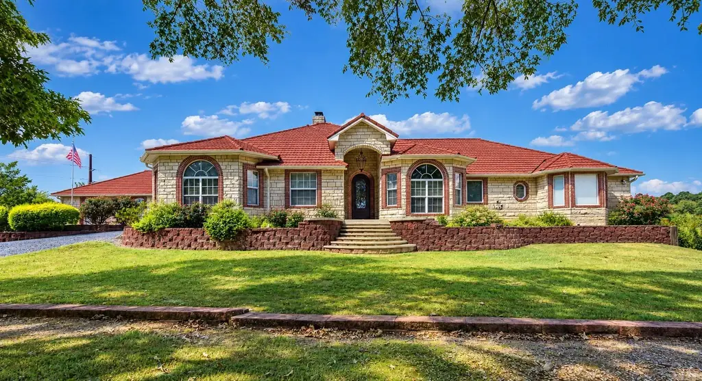 344 E Hwy 375, Mena