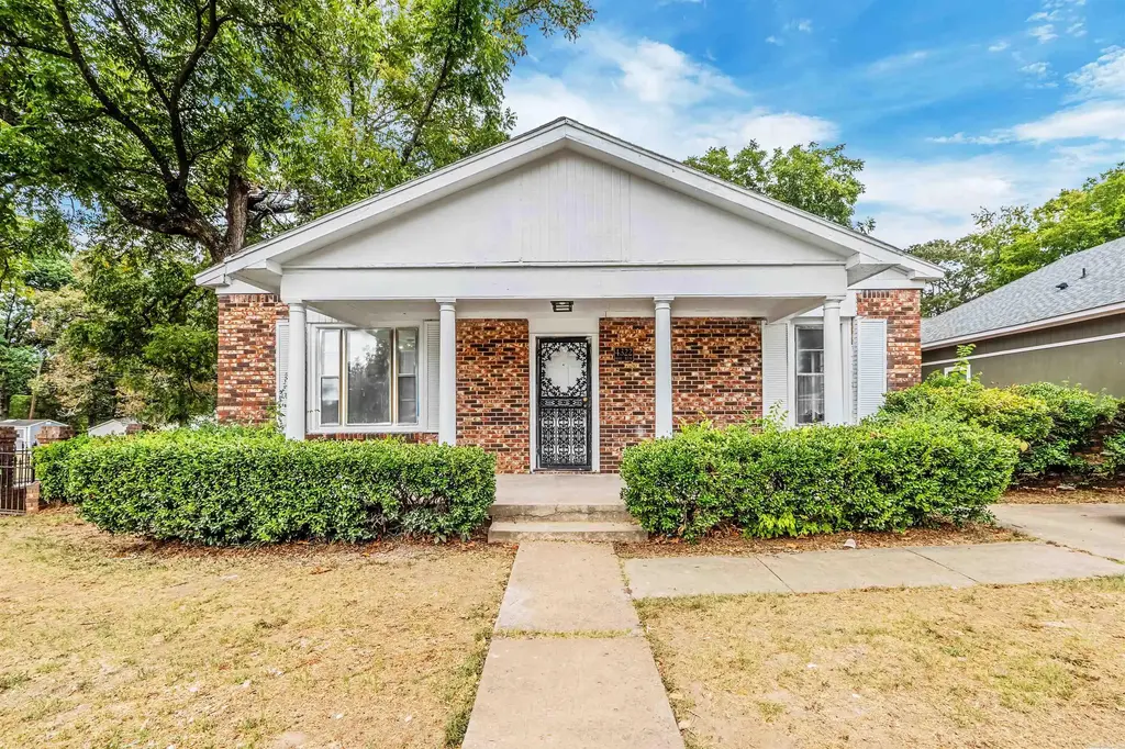 4322 W 17th St, Little Rock