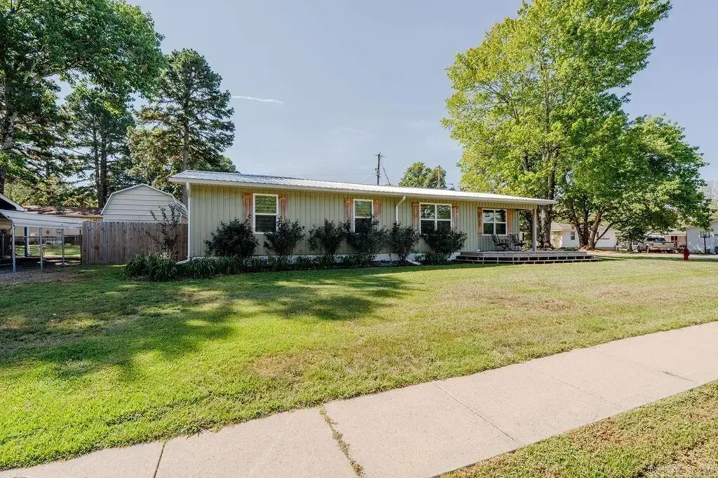 1419 W Front Street, Heber Springs
