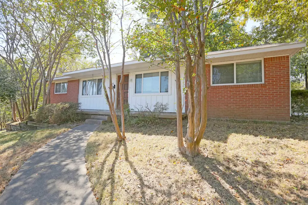 61 White Oak Lane, Little Rock