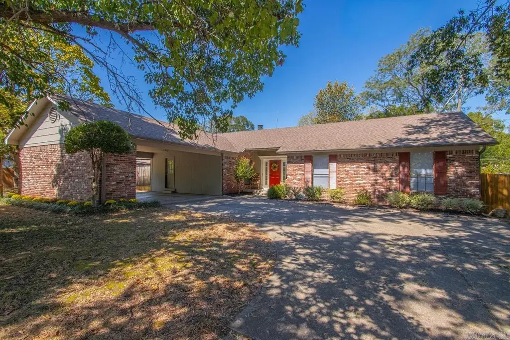 101 Round Leaf Court, Sherwood