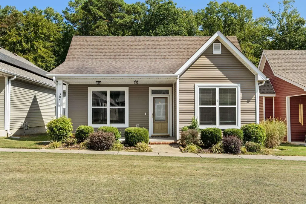 304 Prospect Park Loop, Bryant