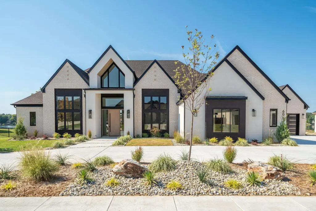 6067 Majestic Waters Drive, Benton