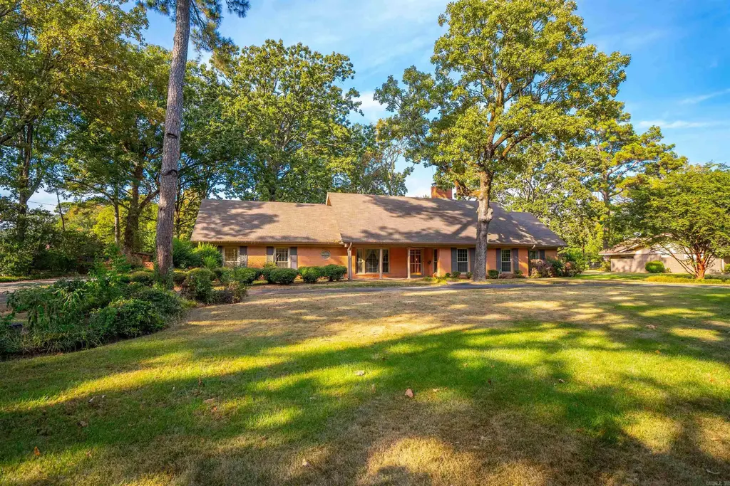 8 Southern Pines Drive, Pine Bluff