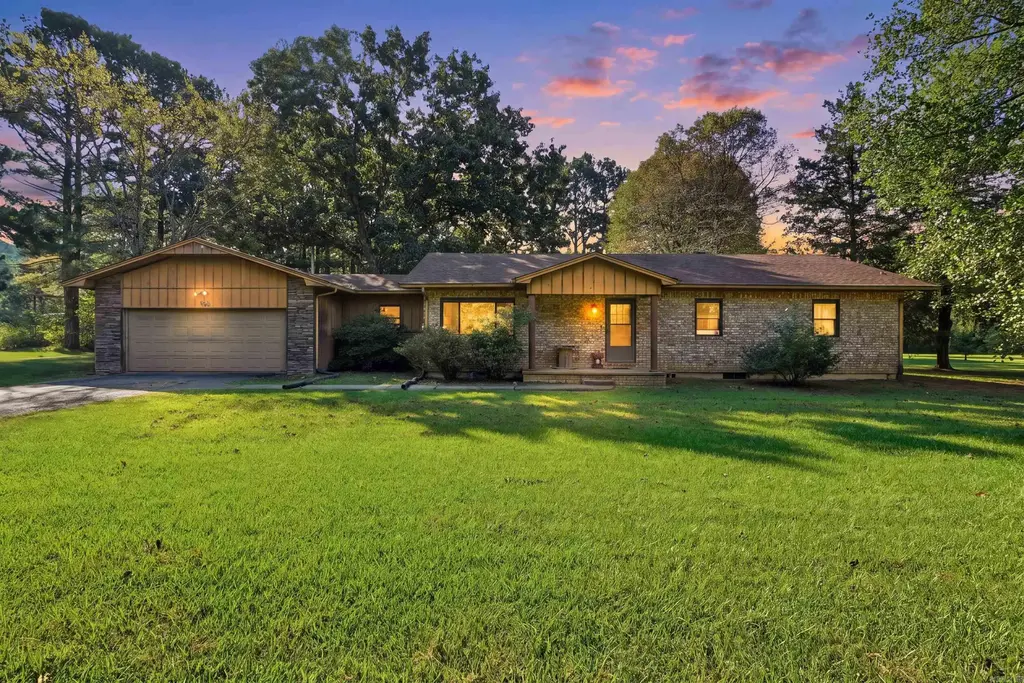316 Barrens Loop Rd, Clinton