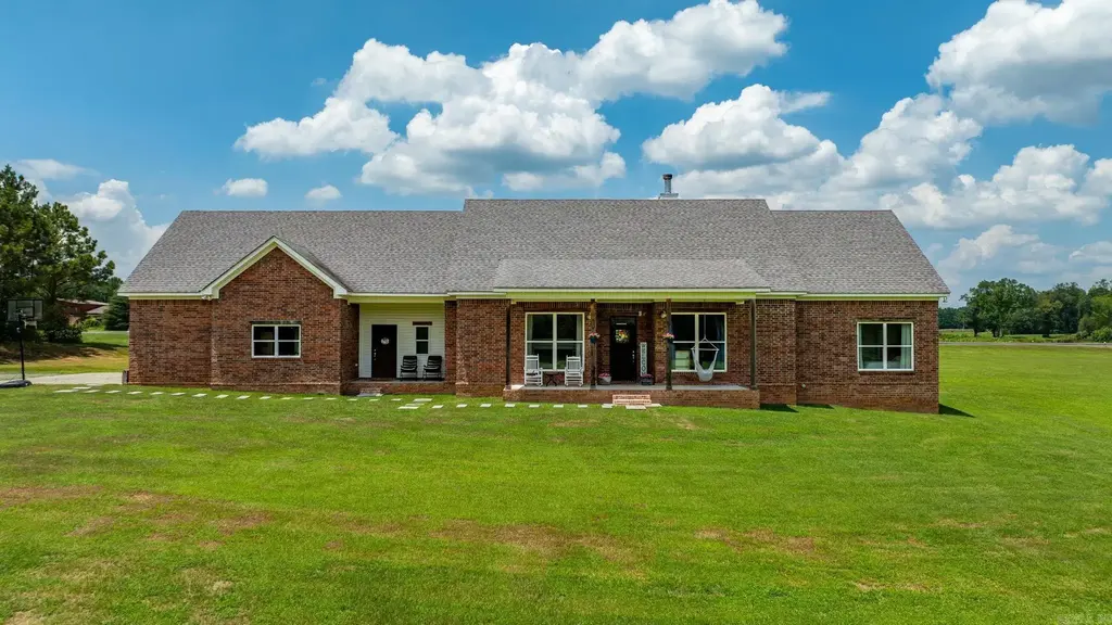 44 Cessna Avenue, Greenbrier