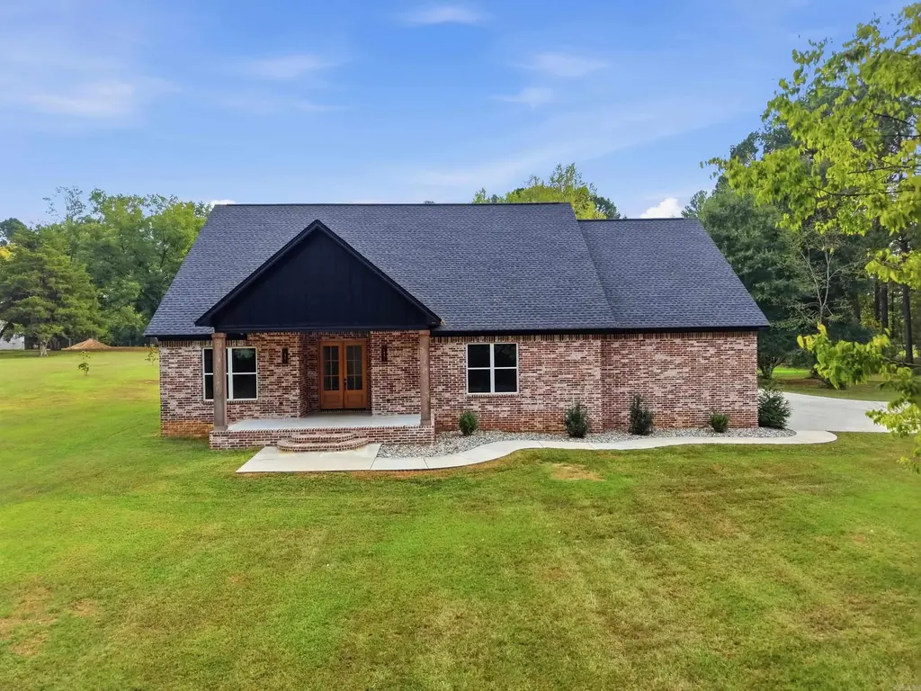 270 Arrowhead Road, Greenbrier