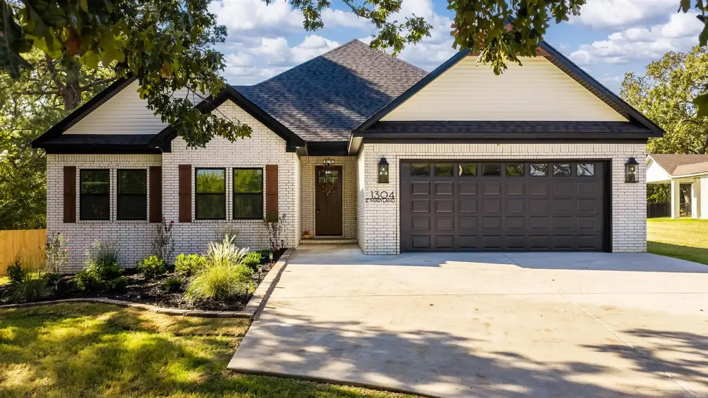1304 E Maryland Avenue, Sherwood