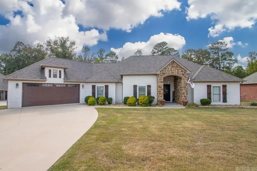 175 Oak Tree Ridge, Sheridan