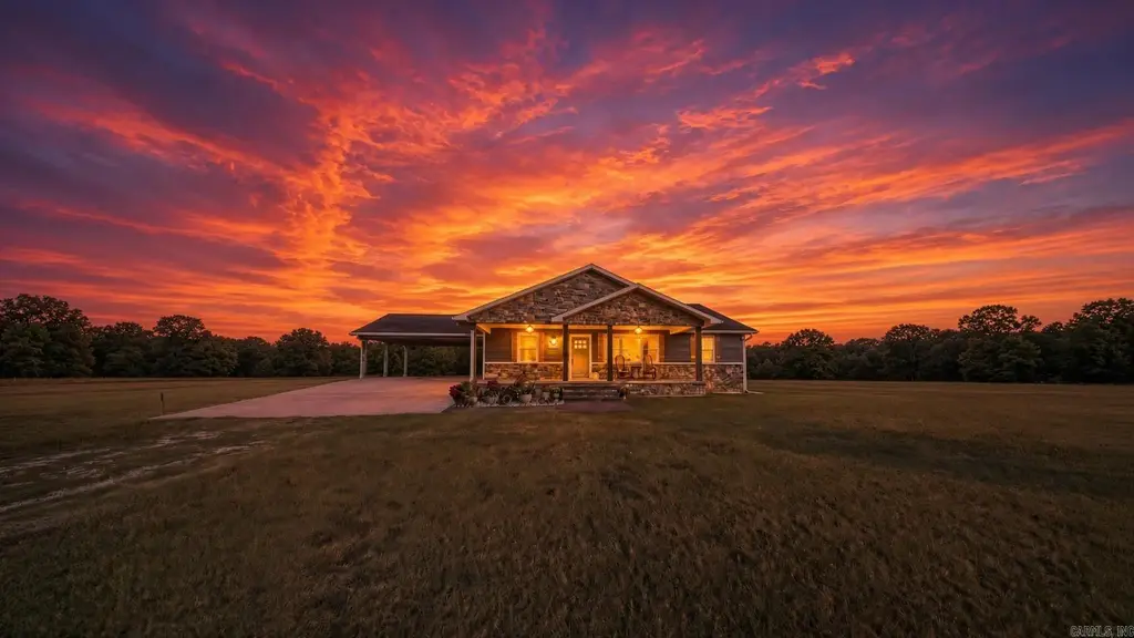 1387 County Road 201, Alton