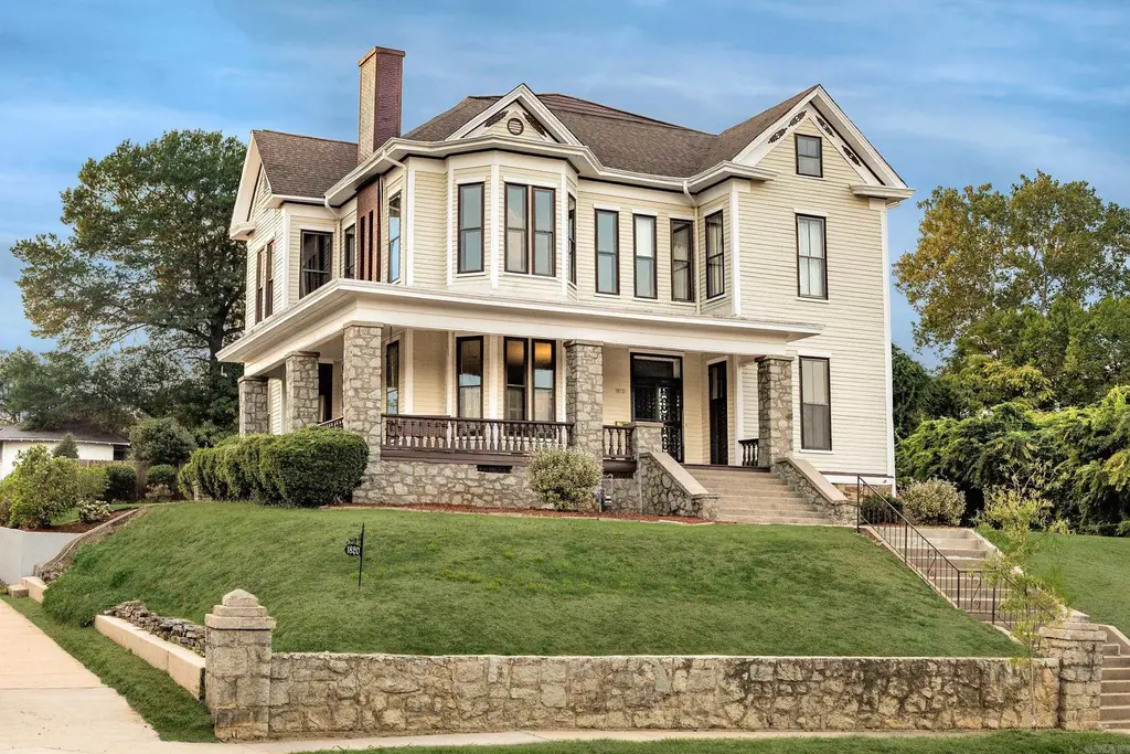 1820 Main Street, Little Rock