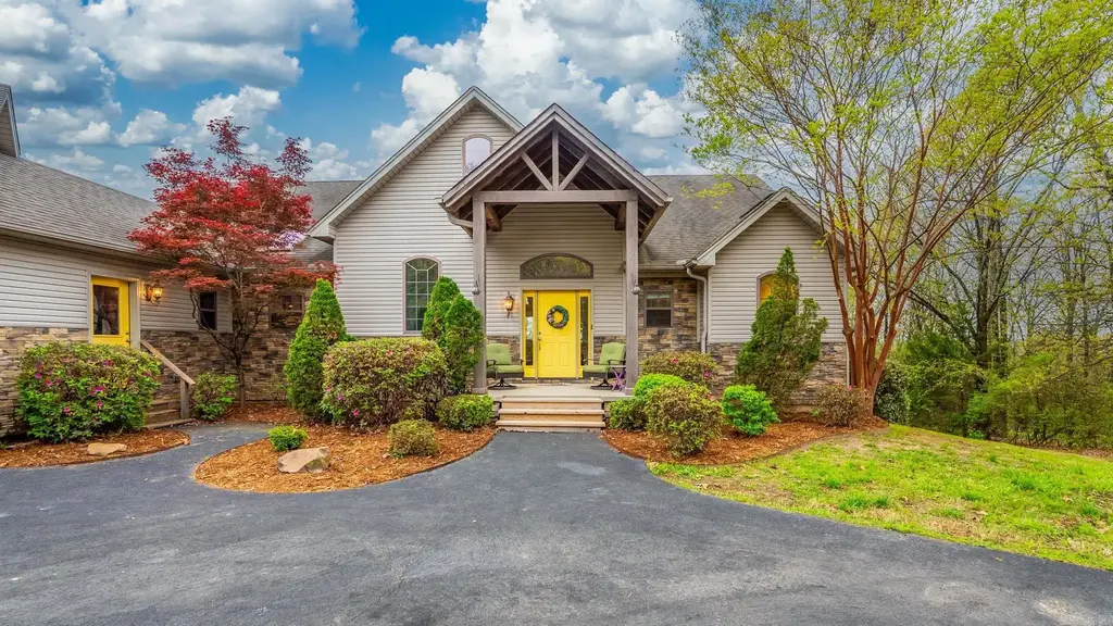 90 Hays Hill Road, Conway