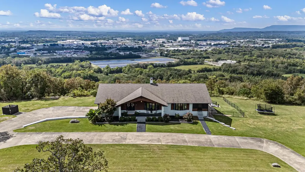 11 Bluff Drive, Russellville
