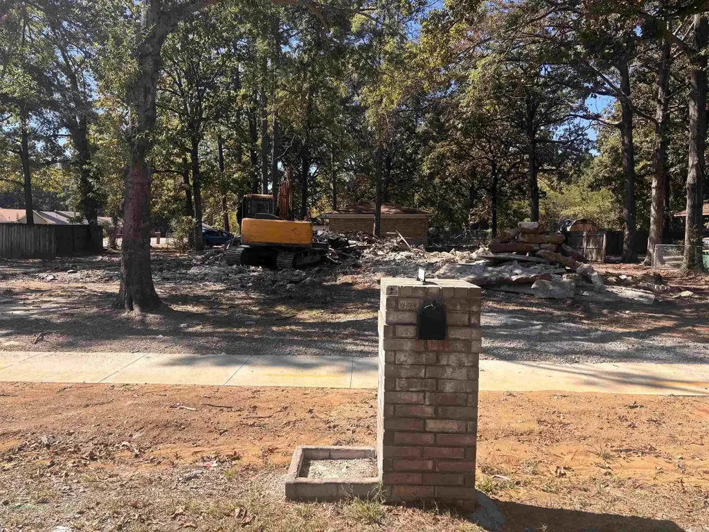 10300 Valley Drive, Little Rock