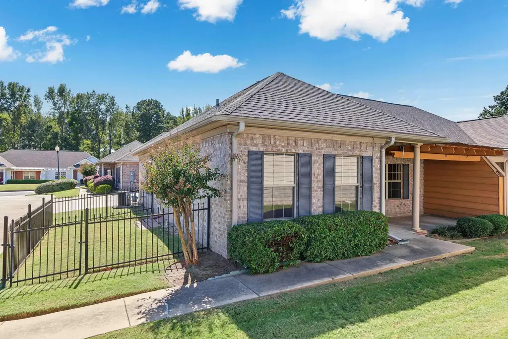 1306 Stagecoach Village, Little Rock