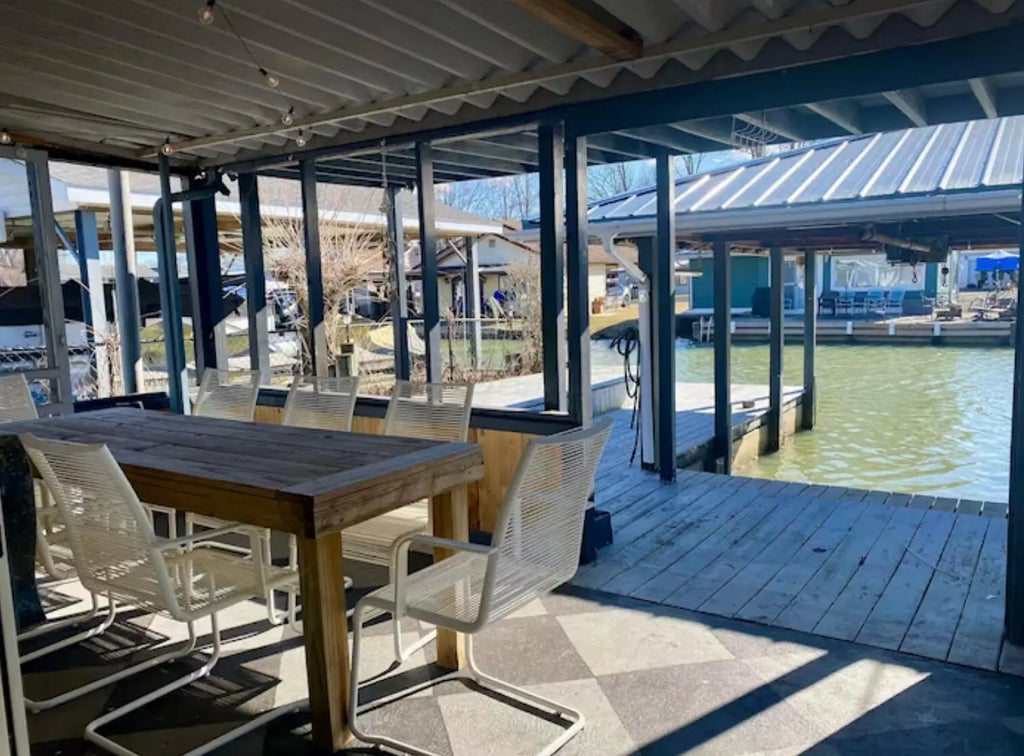 11526 Horseshoe Channel Drive, Lakeview