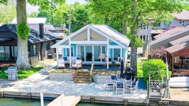 7917 Hickory Avenue, Russells Point