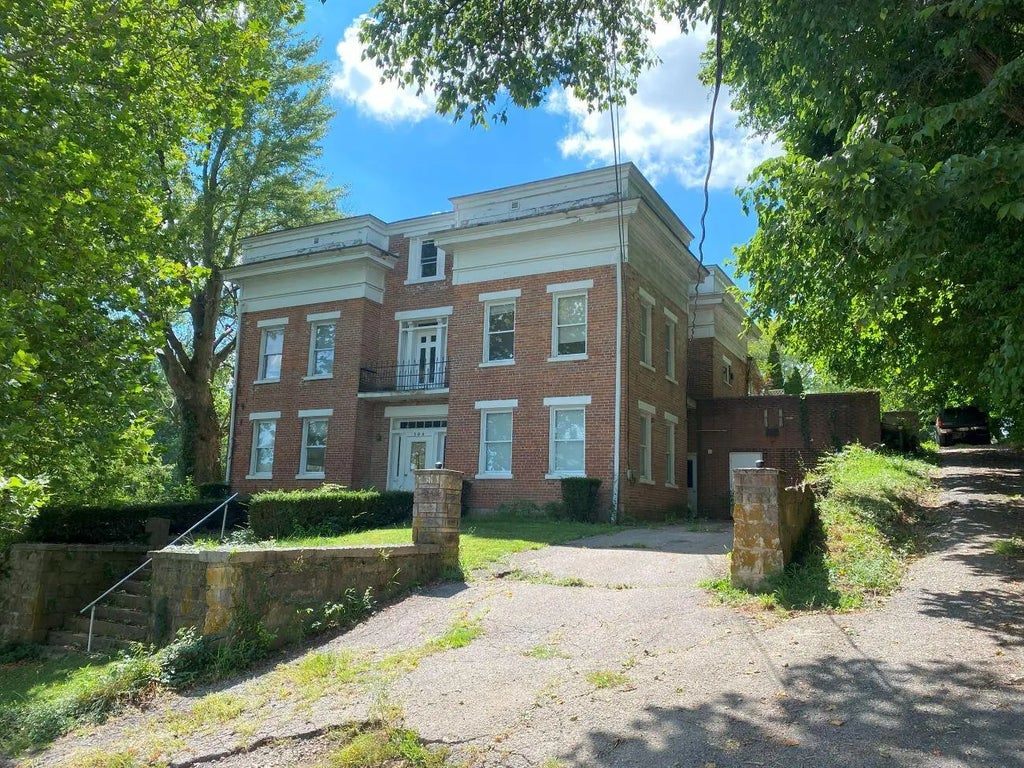 308 Reynolds Street, West Liberty