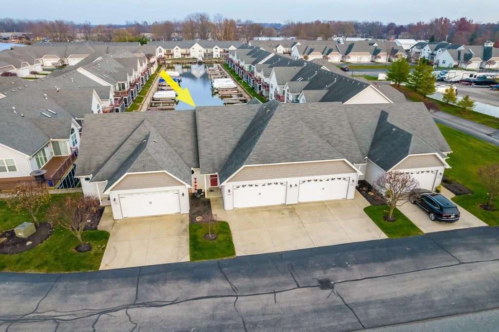 7490 Sir Francis Drake Avenue, Russells Point