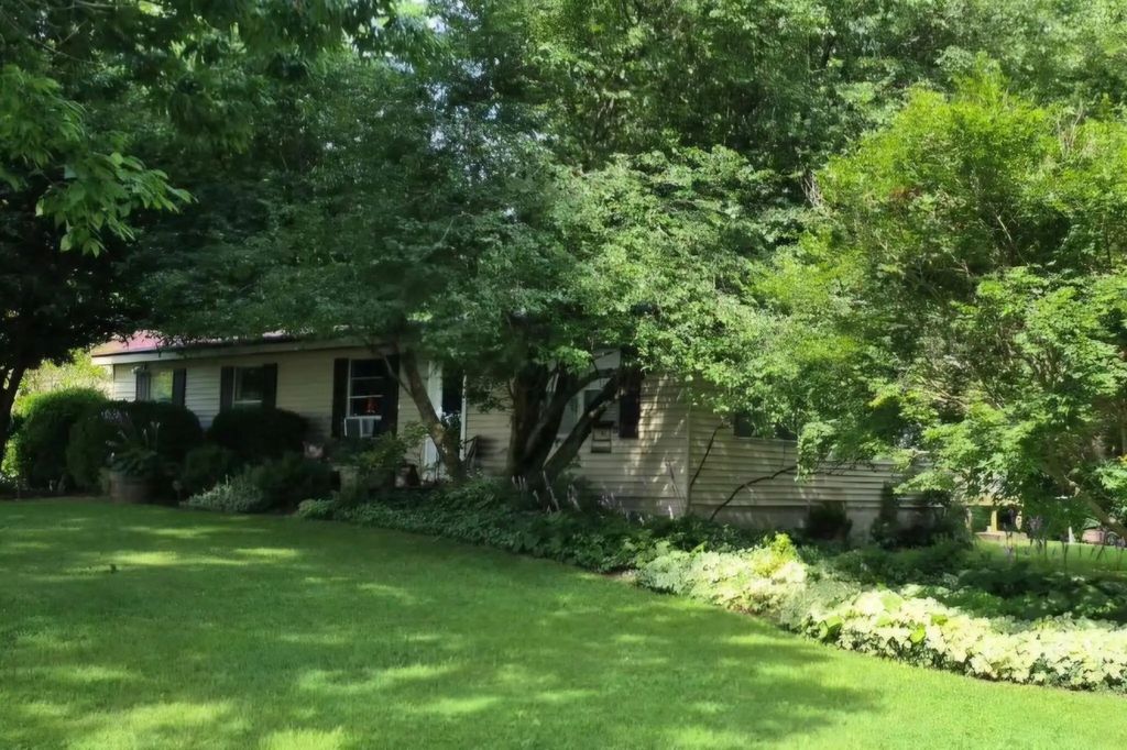 7156 Davison Lane, Alexandria
