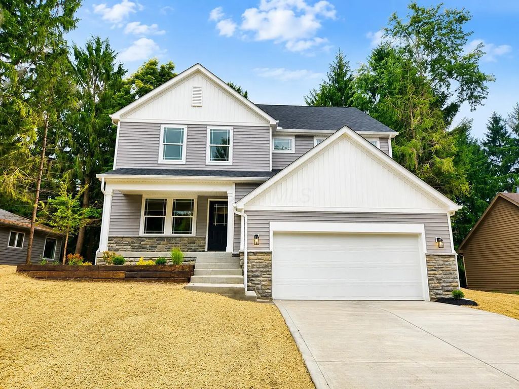 1612 Whispering Pine Lane, Bellefontaine