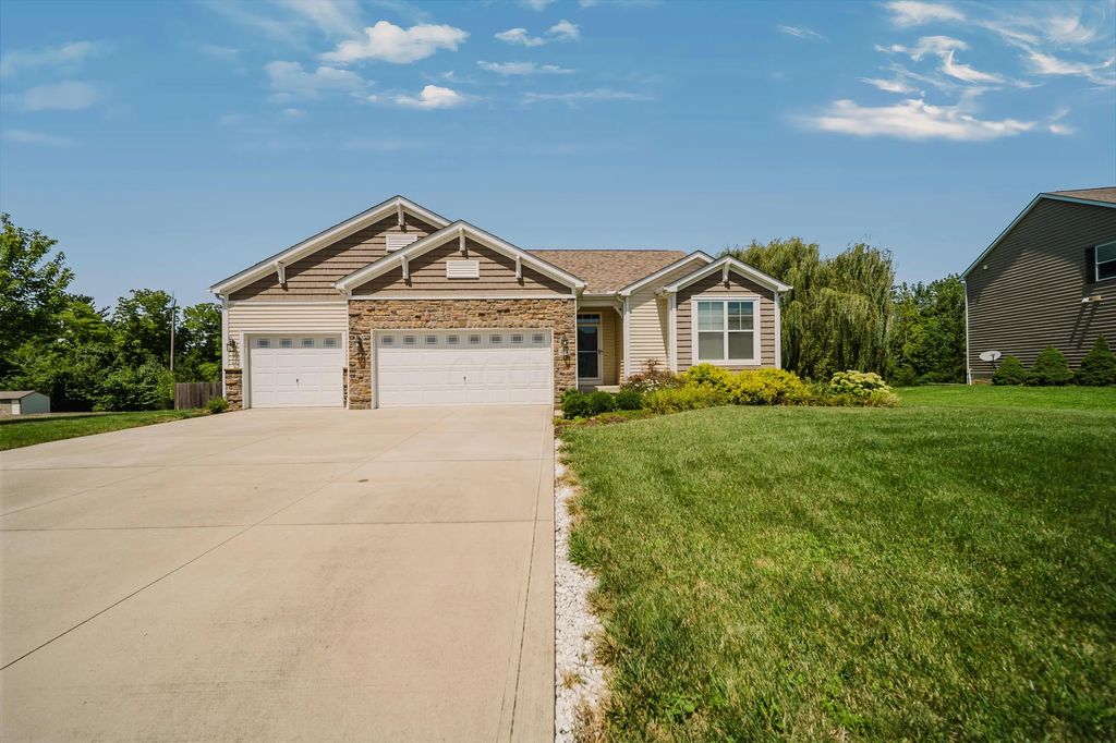424 Rolling Acre Drive, Lithopolis