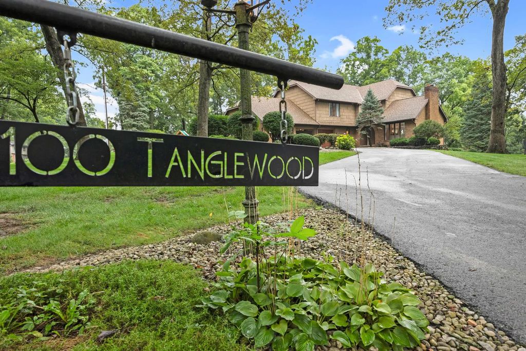 100 Tanglewood Drive, West Liberty