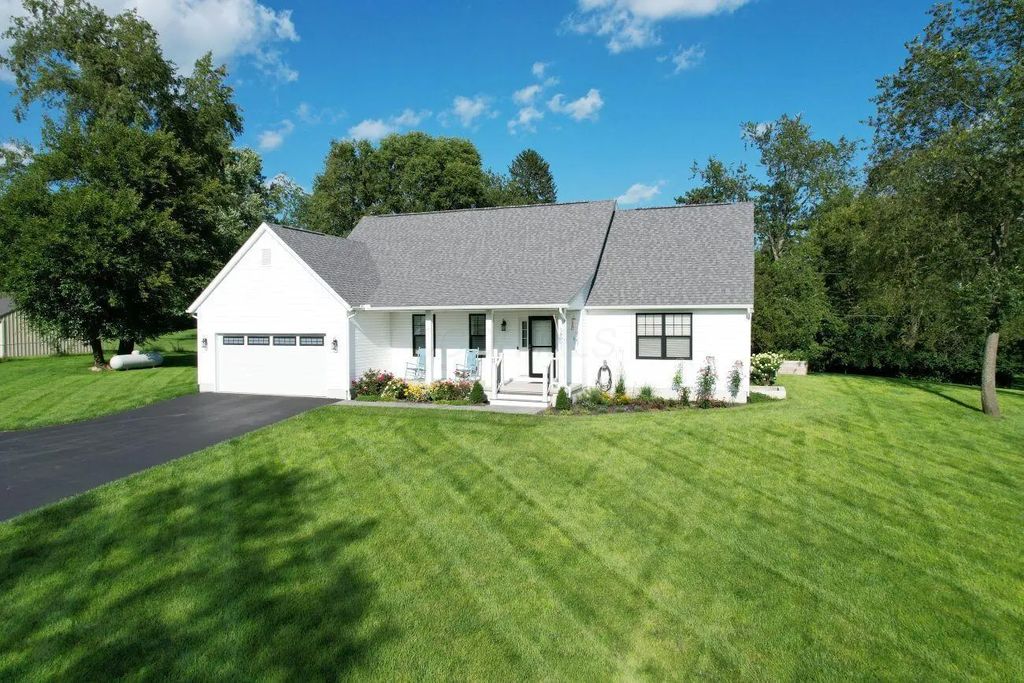 5809 Hickory Drive, West Liberty