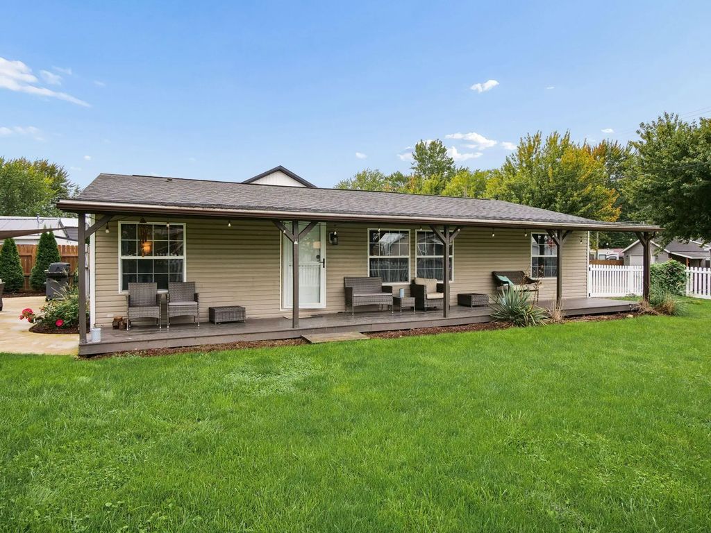 11414 Hiawatha Path, Lakeview