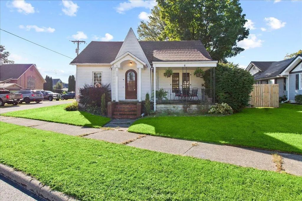 111 W Miami Street, Degraff