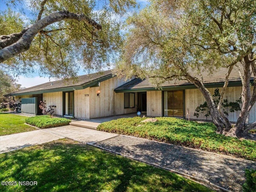 579 St Andrews Way, Lompoc