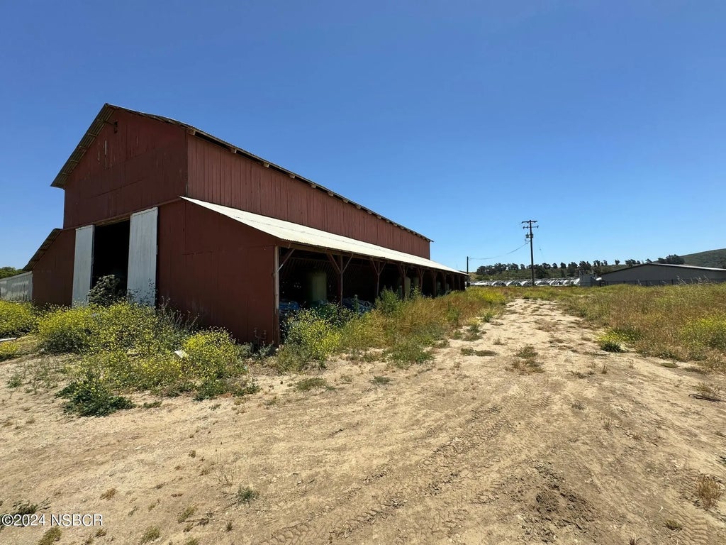 801, 851 E Highway 246, Lompoc