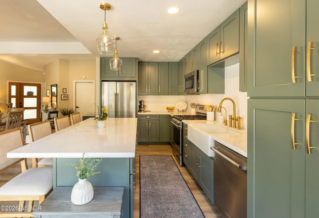 702 Hillside Drive, Solvang