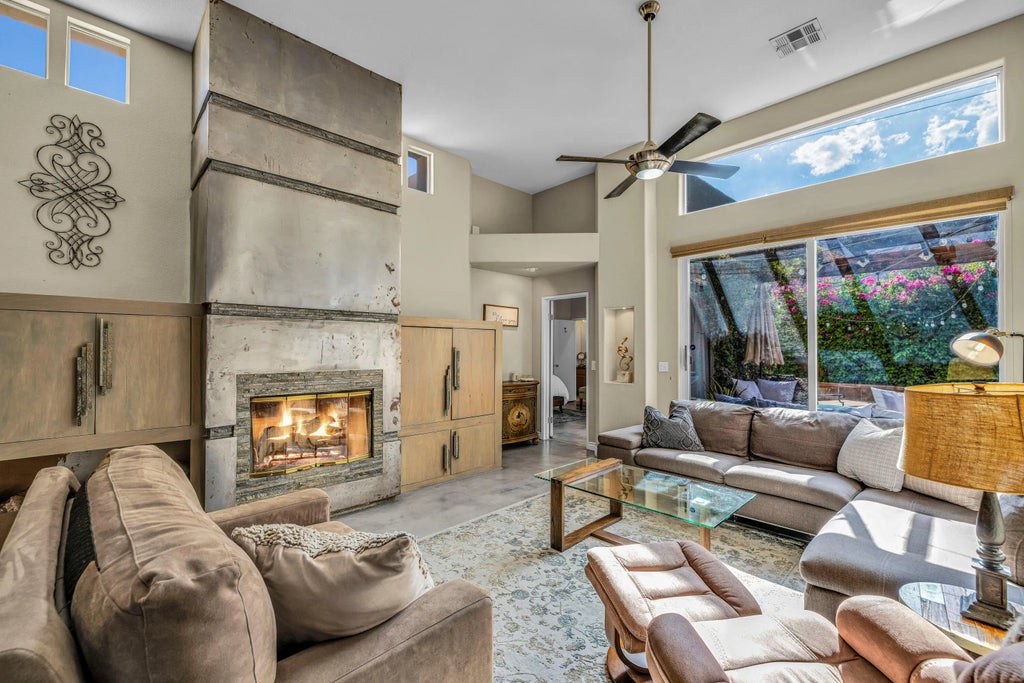 54175 Avenida Madero, La Quinta