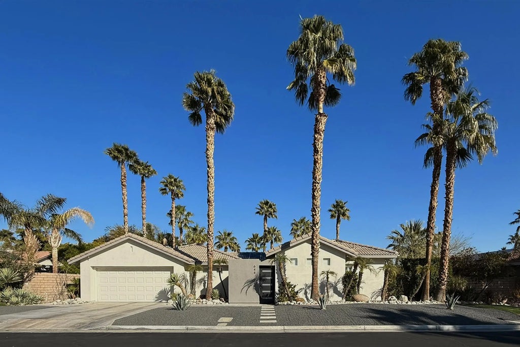 644 Lily Street E, Palm Springs