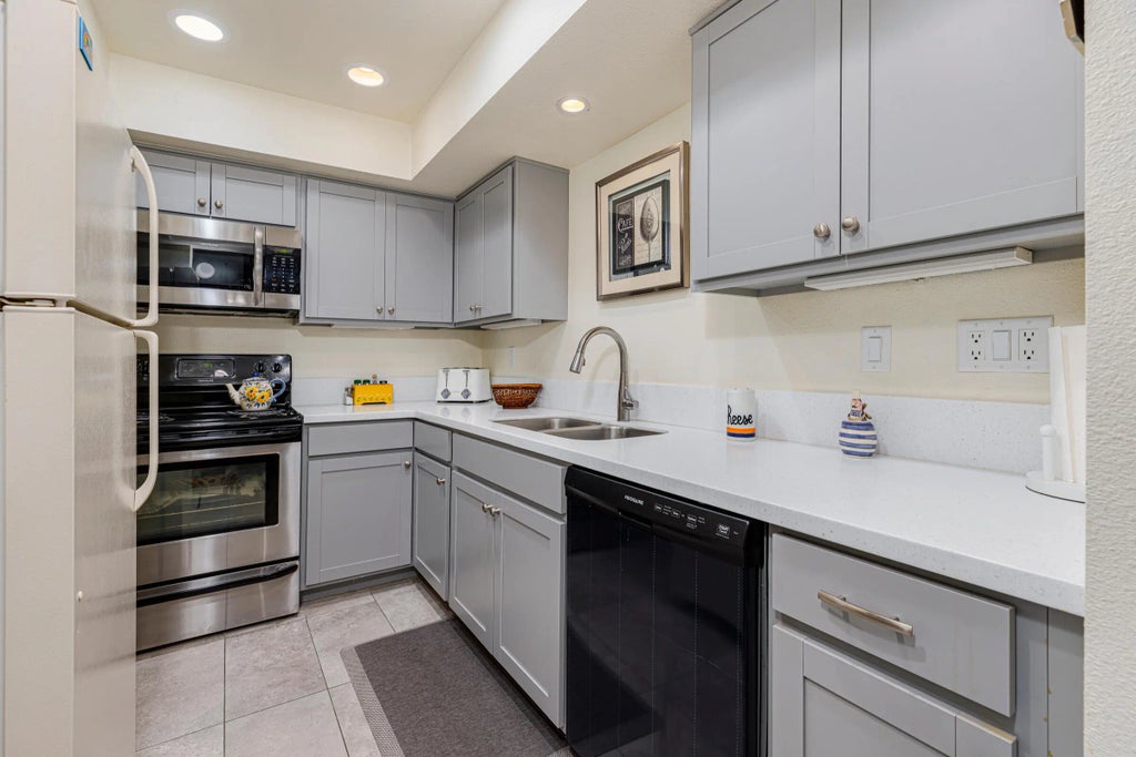 605 Amado Road E, Palm Springs