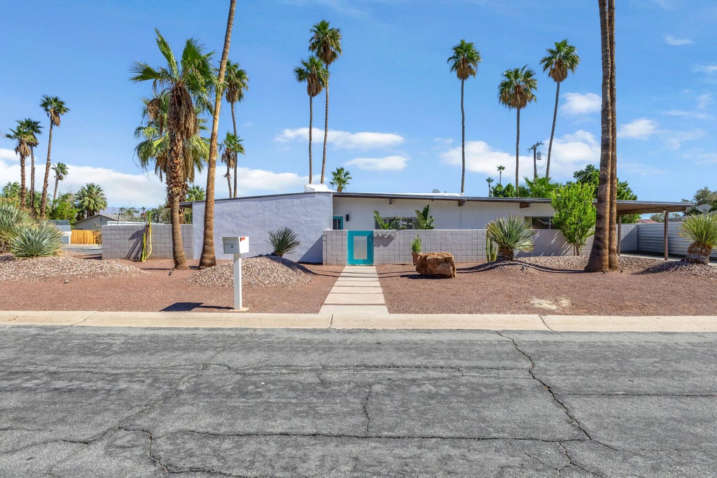 2250 Acacia Road, Palm Springs