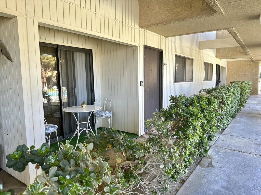 2821 Los Felices Circle N, Palm Springs