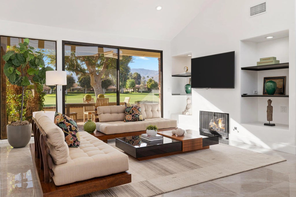 213 Las Lomas, Palm Desert