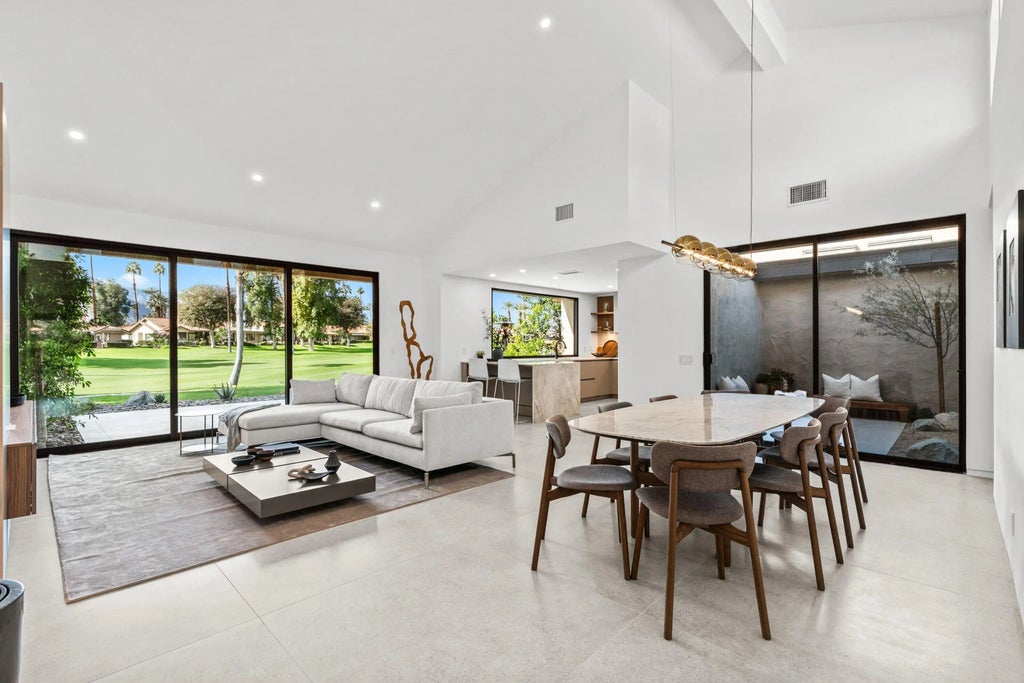 391 Gran Via, Palm Desert